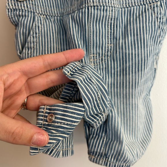 Toddler Oshkosh B’Gosh Shorty Overall Romper — 18 months - Picture 4 of 5
